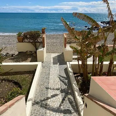 A Mare, Primera Linea De Playa Apartment *
